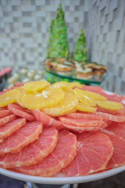 Rebanadas Naranja Pomelo Plato Buffet Frutas —  Fotos de Stock