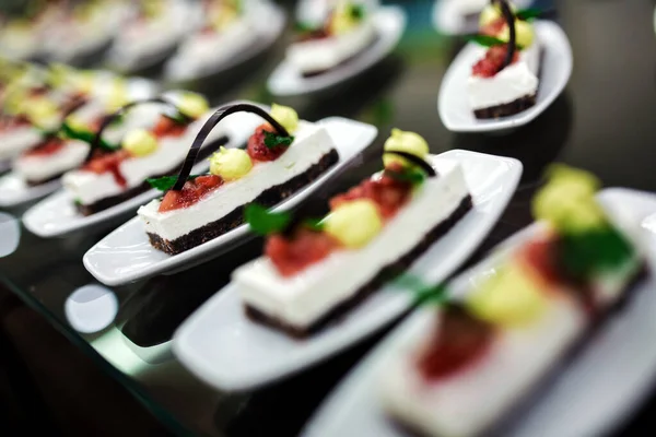 Beautifully Decorated Catering Banquet Dessert Table — Stock Photo, Image