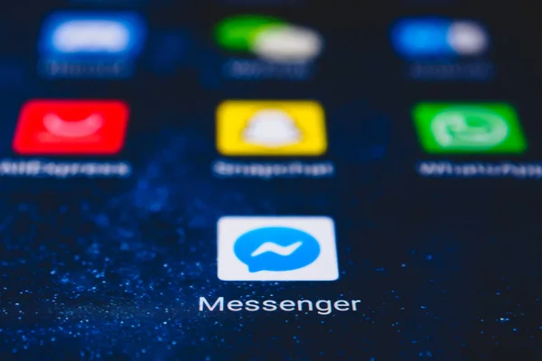 Εικονίδιο Εφαρμογής Facebook Messenger Στο Smartphone Οθόνης Διαδικτυακό Δίκτυο Μέσων — Φωτογραφία Αρχείου