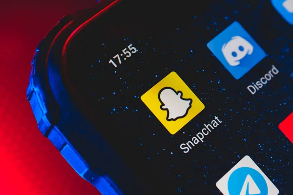 Ікона Додатків Snapchat Екрані Смартфону Snapchat Інтернет Соціальна Мережа Мультимедійних — стокове фото