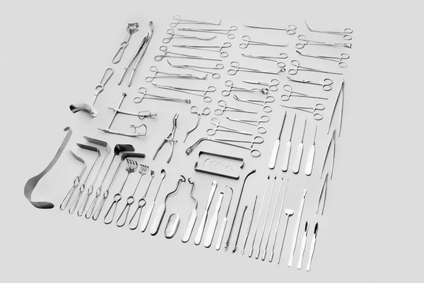 수술에 사용되는 의료 기구들 이 회색 바탕에 놓여 있었다 — 스톡 사진