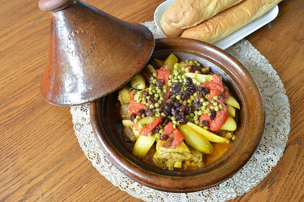 Марокканский таджин с ягненком — стоковое фото
