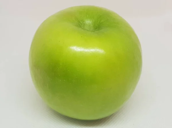 Une Pomme Verte Sur Fond Blanc — Photo