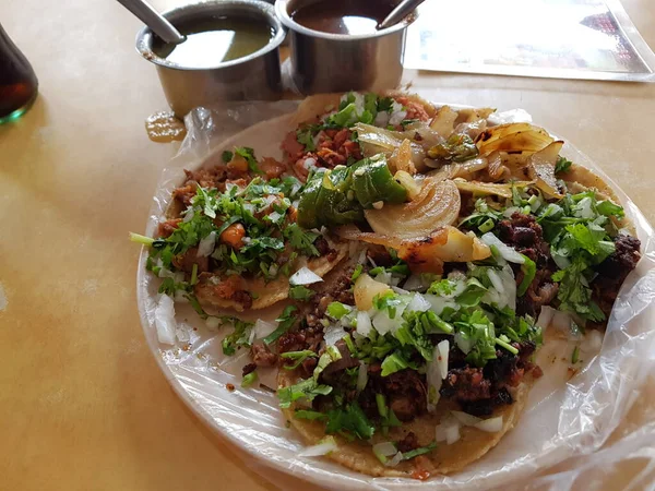 Orden Tacos Carne Chorizo Servidos Con Cebolla Salsa Mexico — Foto de Stock