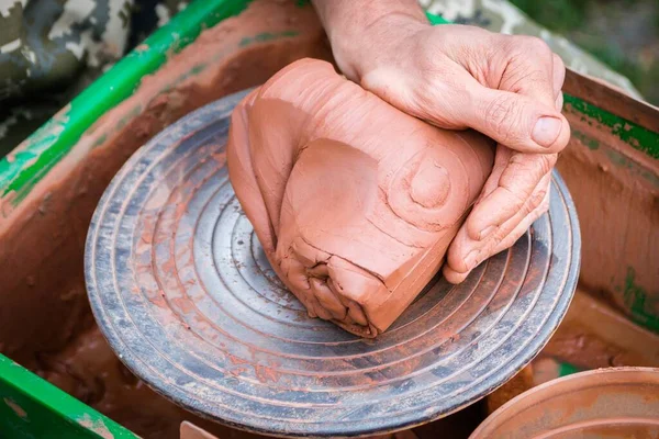 Männliche Hände Formen Einen Krug Aus Ton Handarbeit Hobby — Stockfoto