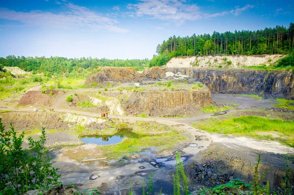 Cantera Para Extracción Piedra Basáltica Ucrania Fondo Del Cielo Azul — Foto de Stock