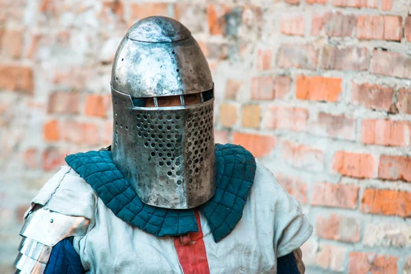 Mittelalterlicher Ritter Rüstung Kopf Helm Die Historische Wiederherstellung Militärischer Ereignisse — Stockfoto