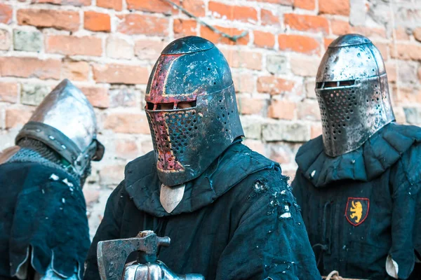 Drei Mittelalterliche Ritter Rüstungen Die Historische Wiederherstellung Militärischer Ereignisse — Stockfoto