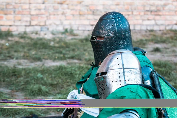 Mittelalterlicher Ritter Rüstung Grüne Kleidung — Stockfoto