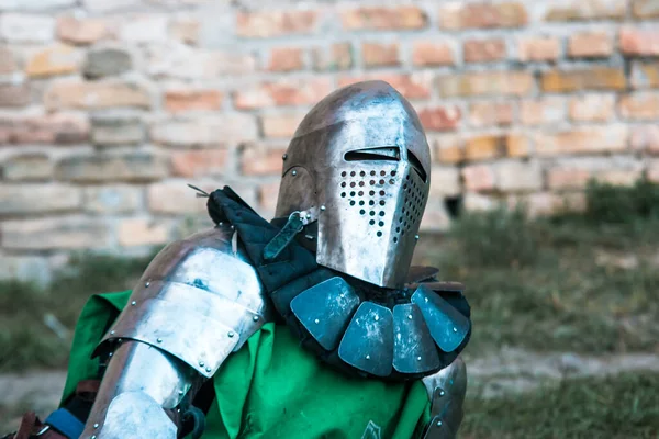 Mittelalterlicher Ritter Rüstung Grüne Kleidung — Stockfoto