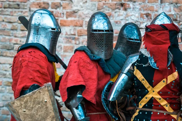 Quattro Cavalieri Medievali Armatura — Foto Stock