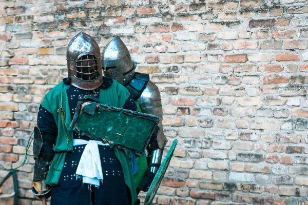 Mittelalterlicher Ritter Rüstung Grüne Kleidung — Stockfoto
