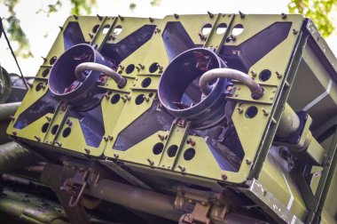 Uçaksavar füzesi. Askeri teçhizat müzesi. Savaş tatbikatları.