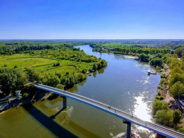 Dniester Nehri. Şehir merkezi. Tiraspol, Transnistria