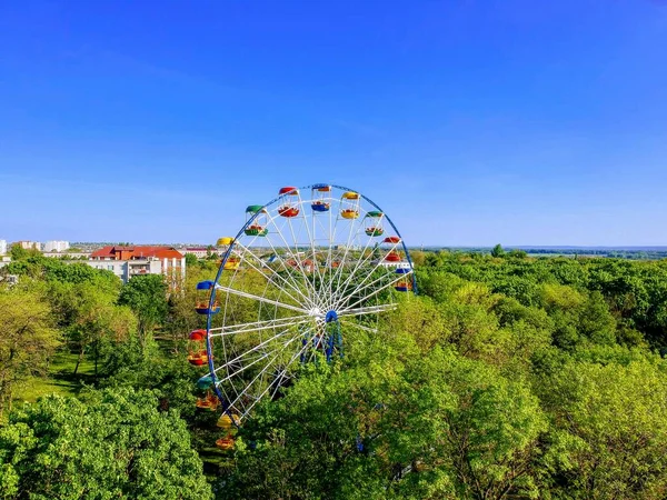 Zafer Parkı 'nda dönme dolap. Tiraspol, Transnistria