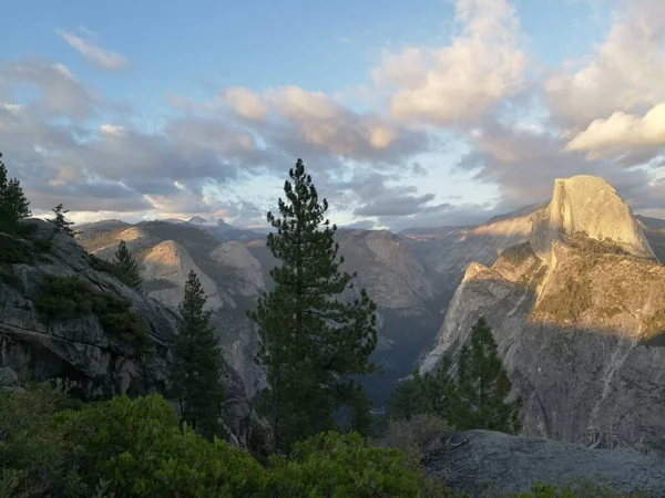 Half Dome Panorama Yosemite Ulusal Parkı Kaliforniya.
