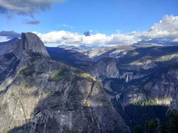 Kaliforniya 'daki Tünel Manzarası Yosemite Ulusal Parkı, ABD