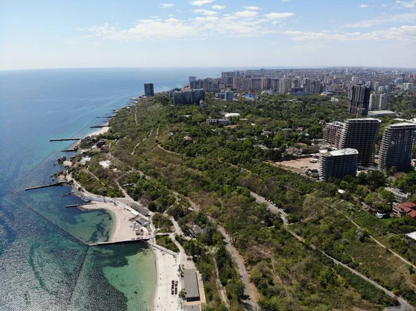 Hava veya deniz manzarası ve park yeri. Deniz kıyısında. Odessa, Ukrayna