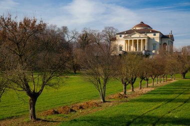 La Rotonda, mimar Andrea Palladio tarafından tasarlandı. Bu bina İtalyan Rönesansı 'nın en önemli villalarından biridir. Palladio, Roma Panteonu 'ndan esinlenmiştir. Vicenza, Veneto, İtalya.