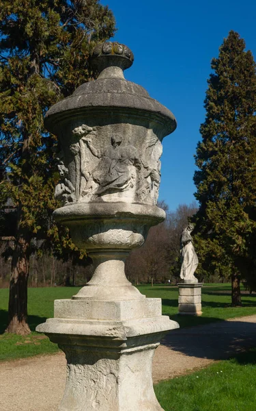 Una Escultura Piedra Parque Público Vicenza Parco Querini Superficie Reproducen —  Fotos de Stock