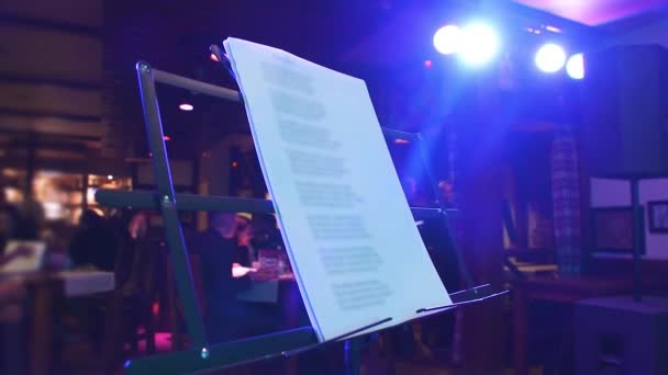 Slow Hitting Music Stand White Sheets Paper Standing Club Stage — Stock Video