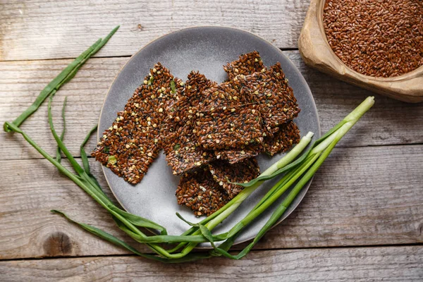 Tahta bir kasede keten tohumu