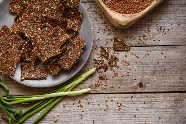 Tahta bir kasede keten tohumu