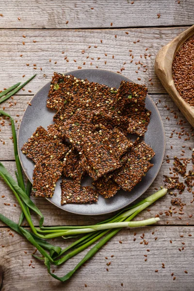 Tahta bir kasede keten tohumu