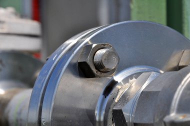 Boru hattının kanatlı bağlantısı