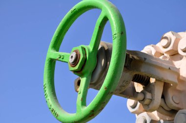 Yağ borusu vanayla donatılmış.