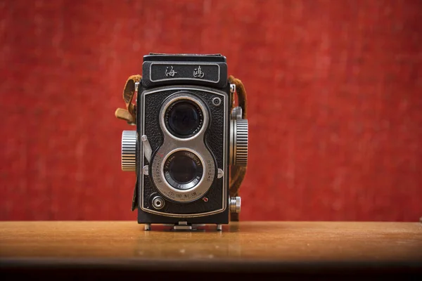 Seagull Tlr Twin Lens Reflex Camera Brown Strap Red Background — Stock Photo, Image