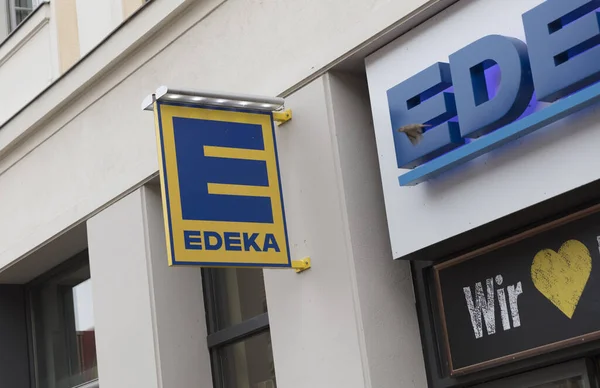 Potsdam, Berlin, Avrupa: 20 Ağustos 2018: Edeka Süpermarket İşareti