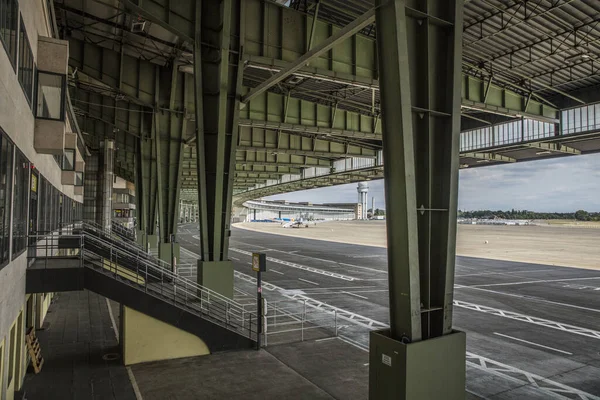 2018年8月ドイツ ベルリン旧ベルリン テンペルホーフ飛行場 — ストック写真