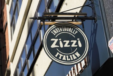 Şehir merkezinde Zizzi işareti, Nottingham, Nottinghamshire, İngiltere - 3 Nisan 2018