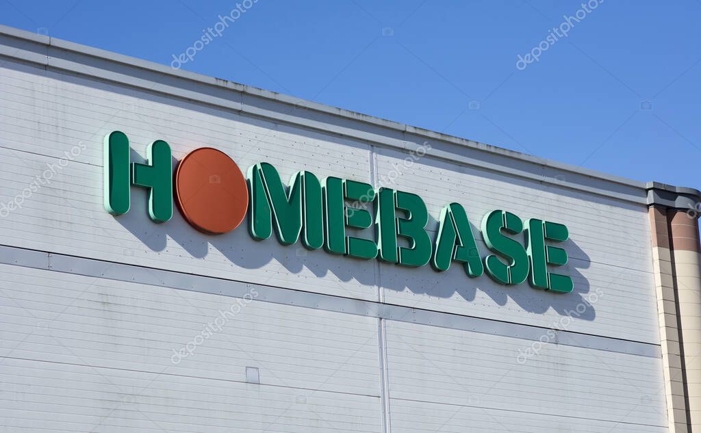 Lincoln; Lincolnshire; shop; retail; shopping; retailer; store; front; high; street; economy; recession; closing; opening; weekend; late; night; sign; brand; logo; emblem; branding; company; homebase; home; base; diy; do; it; yourself; improvement; c