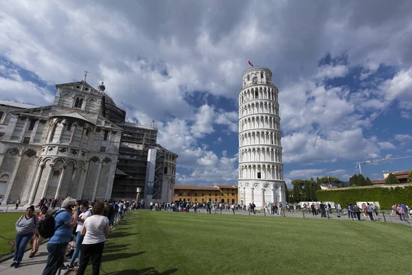 比萨大教堂的中世纪钟楼 通常被称为比萨斜塔 Leaning Tower Pisa 意大利托斯卡纳比萨 2016年5月20日 — 图库照片