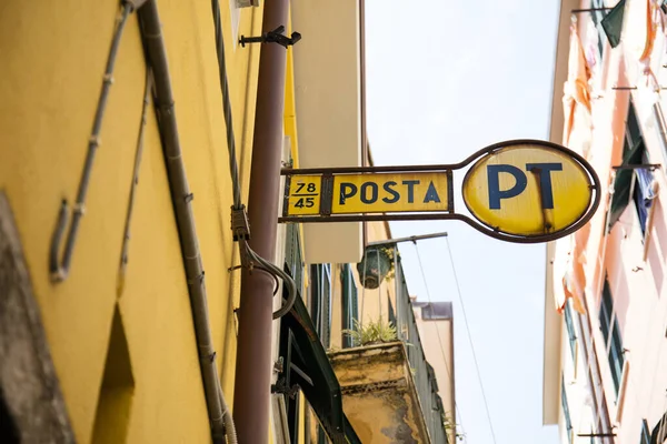 Iscriviti Servizio Postale Italiano Nello Storico Borgo Delle Cinque Terre — Foto Stock