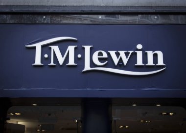 Londra, Büyük Londra, İngiltere, 7 Şubat 2018, TM Lewin mağazası için bir tabela ve logo