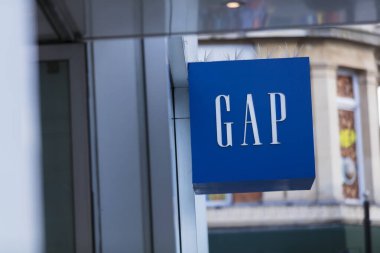 Londra, Büyük Londra, İngiltere, 7 Şubat 2018, GAP mağazası için bir işaret ve logo