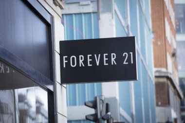 Londra, Büyük Londra, İngiltere, 7 Şubat 2018, Forever 21 mağazası için bir işaret ve logo.