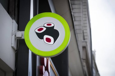 Londra, Büyük Londra, İngiltere, 7 Şubat 2018, Wasabi fast food restoranı için bir işaret ve logo
