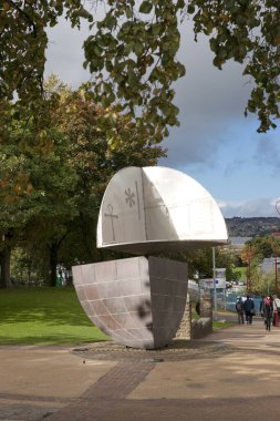 Bradford, Batı Yorkshire, İngiltere - 9 Ekim 2013, Bradford Üniversitesi için Bradfords Şehir Merkezi Kampüsü tabelası