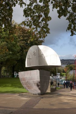 Bradford, Batı Yorkshire, İngiltere - 9 Ekim 2013, Bradford Üniversitesi için Bradfords Şehir Merkezi Kampüsü tabelası