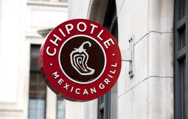 London United Kingdom July 2019 Chipotle Mexican Grill Sign — 스톡 사진