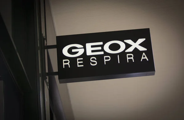 Geox fotos de stock, imágenes de Geox royalties | Depositphotos