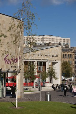 Bradford, Batı Yorkshire, İngiltere, Ekim 2013, Bradfords City Par 'daki Centenary Square manzarası