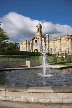 Bradford, Yorkshire, İngiltere, Ekim 2013, Lister Park Gardens Manningham 'daki Cartwright Hall Sanat Galerisi