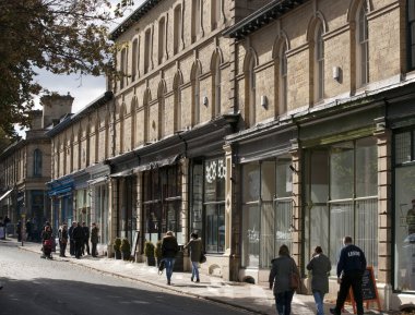 Saltaire, Bradford, Batı Yorkshire. Ekim 2013, Victoria ana caddesine bakın.