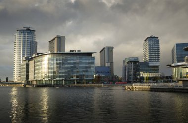 Manchester, Greater Manchester, İngiltere, Ekim 2013, Media City 'deki BBC binasının manzarası