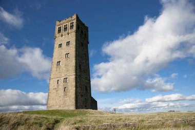 Huddersfield, Batı Yorkshire, İngiltere, Ekim 2013, Castle Hill 'deki Victoria Kulesi manzarası